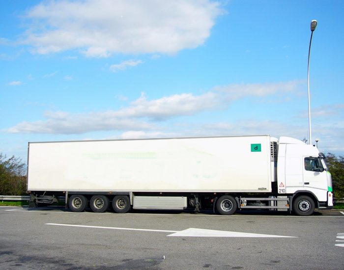 Kouluttautuminen logistiikka-alalle